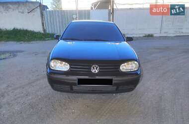 Хэтчбек Volkswagen Golf 1999 в 