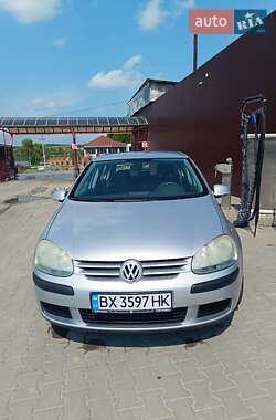 Хетчбек Volkswagen Golf 2004 в Городку