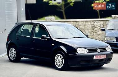 Хэтчбек Volkswagen Golf 2000 в 