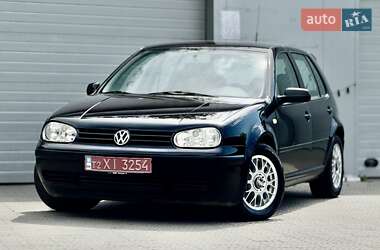 Хэтчбек Volkswagen Golf 2000 в 