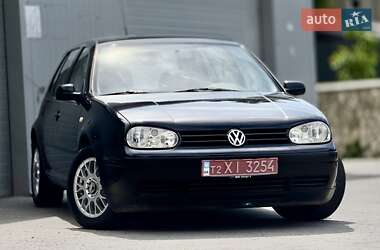 Хэтчбек Volkswagen Golf 2000 в 