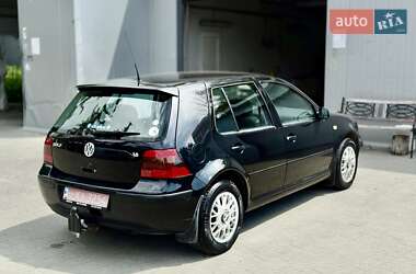 Хэтчбек Volkswagen Golf 2000 в 