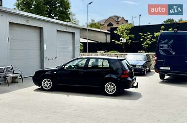 Хэтчбек Volkswagen Golf 2000 в 