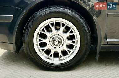 Хэтчбек Volkswagen Golf 2000 в 
