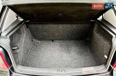 Хэтчбек Volkswagen Golf 2000 в 