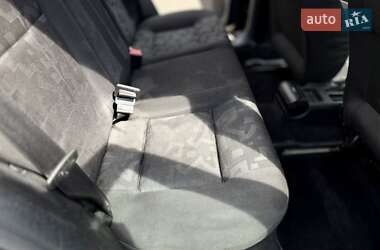 Хэтчбек Volkswagen Golf 2000 в 