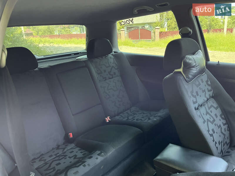 Хетчбек Volkswagen Golf 1998 в Чернівцях