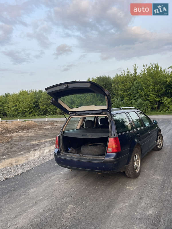 Универсал Volkswagen Golf 2001 в Ровно