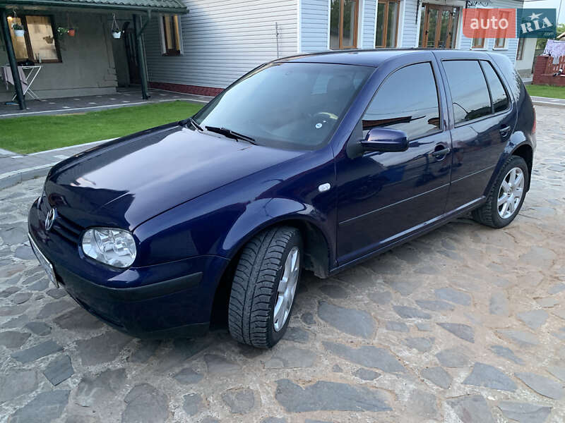 Хэтчбек Volkswagen Golf 2001 в 