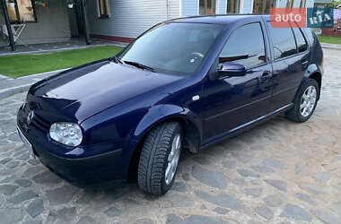 Хэтчбек Volkswagen Golf 2001 в 