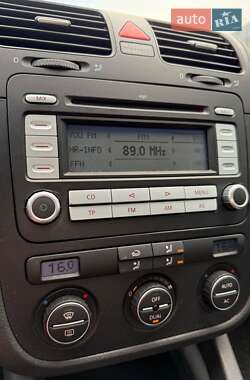 Хетчбек Volkswagen Golf 2007 в 