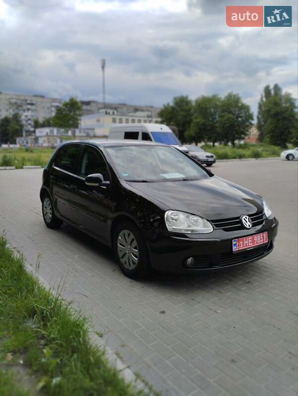 Хэтчбек Volkswagen Golf 2008 в 