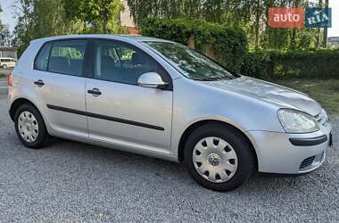 Хэтчбек Volkswagen Golf 2004 в 