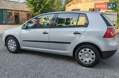 Хэтчбек Volkswagen Golf 2004 в 