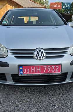 Хэтчбек Volkswagen Golf 2004 в 