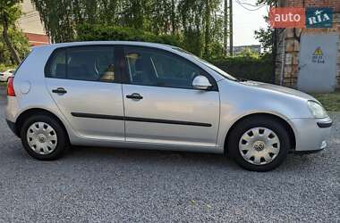 Хэтчбек Volkswagen Golf 2004 в 