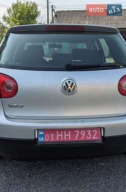 Хэтчбек Volkswagen Golf 2004 в 