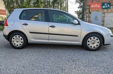 Хэтчбек Volkswagen Golf 2004 в 