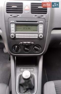 Хэтчбек Volkswagen Golf 2008 в 