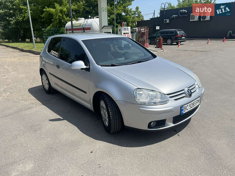 Хэтчбек Volkswagen Golf 2006 в Самборе