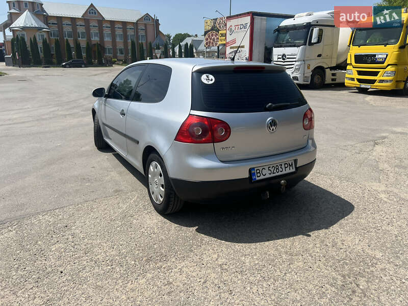 Хэтчбек Volkswagen Golf 2006 в Самборе