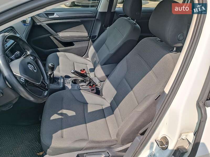 Хэтчбек Volkswagen Golf 2019 в Харькове