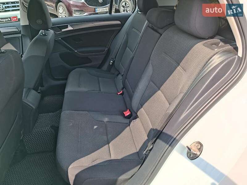 Хэтчбек Volkswagen Golf 2019 в Харькове