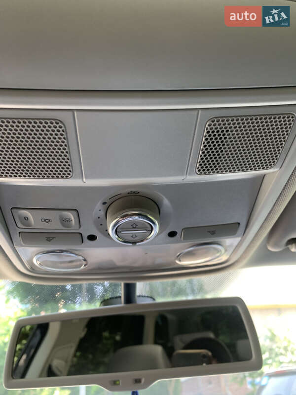 Універсал Volkswagen Golf 2010 в Дніпрі