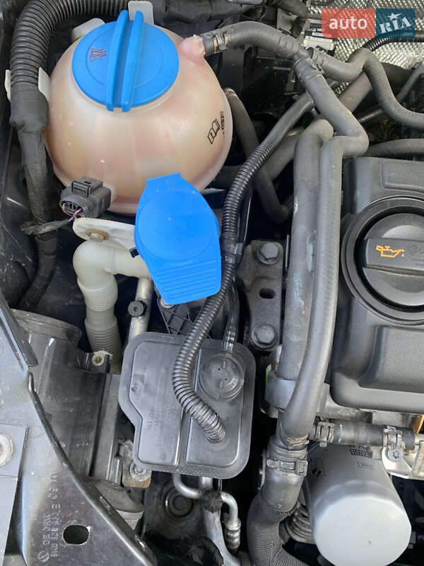 Універсал Volkswagen Golf 2010 в Дніпрі