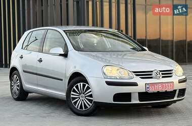 Хэтчбек Volkswagen Golf 2004 в 
