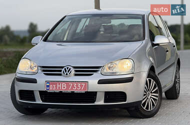 Хэтчбек Volkswagen Golf 2004 в 
