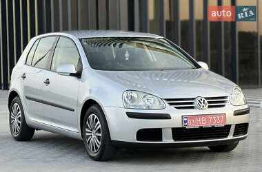 Хэтчбек Volkswagen Golf 2004 в 