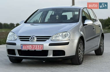 Хэтчбек Volkswagen Golf 2004 в 