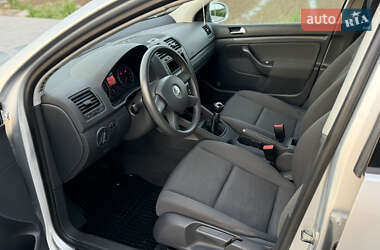 Хэтчбек Volkswagen Golf 2004 в 