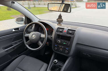 Хэтчбек Volkswagen Golf 2004 в 
