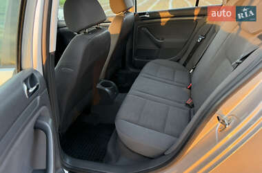 Хэтчбек Volkswagen Golf 2004 в 