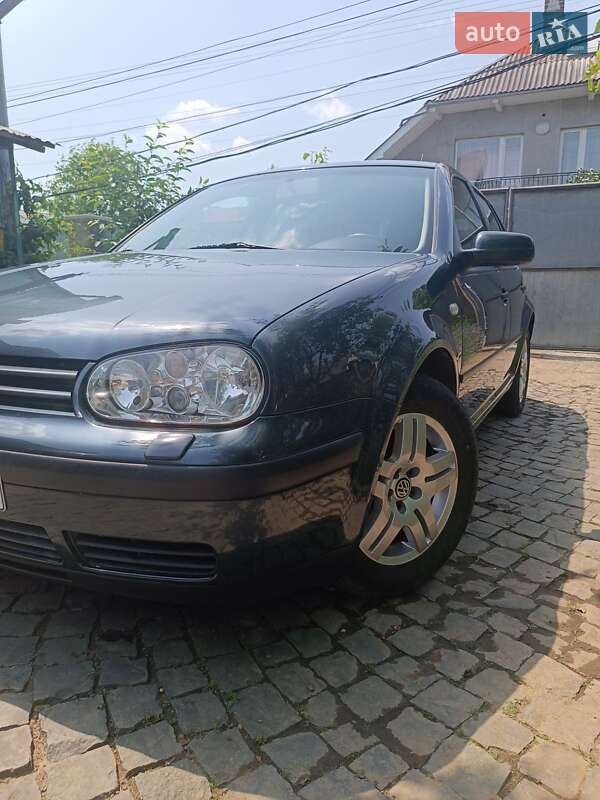 Хэтчбек Volkswagen Golf 2002 в Ильнице