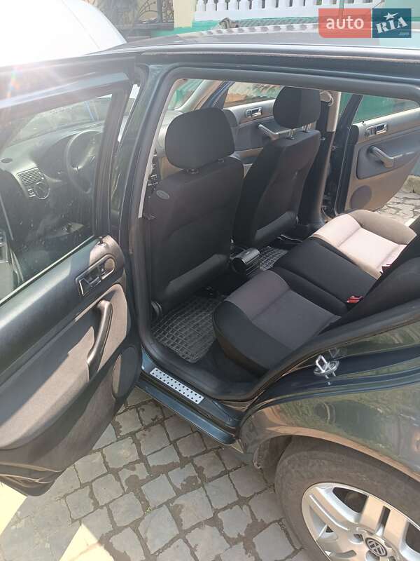 Хэтчбек Volkswagen Golf 2002 в Ильнице