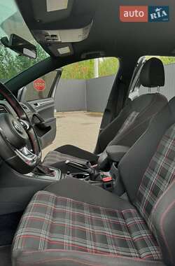 Хэтчбек Volkswagen Golf 2016 в 