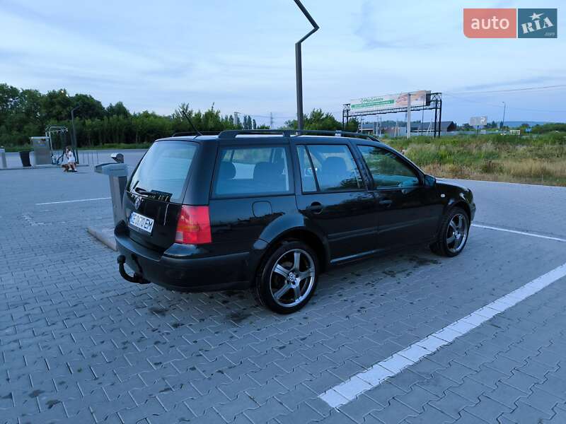 Універсал Volkswagen Golf 2002 в Чернівцях