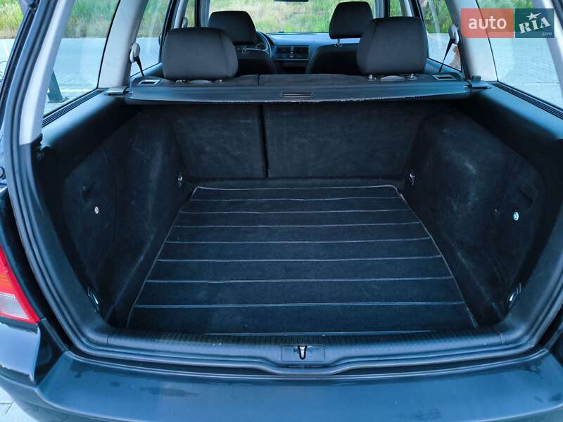 Універсал Volkswagen Golf 2002 в Чернівцях