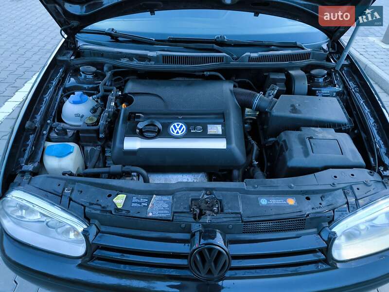 Універсал Volkswagen Golf 2002 в Чернівцях