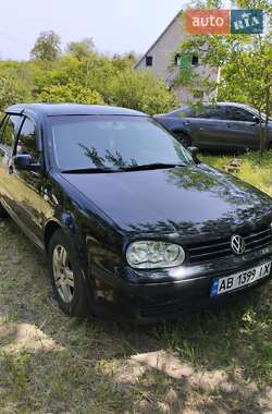 Хэтчбек Volkswagen Golf 2002 в 