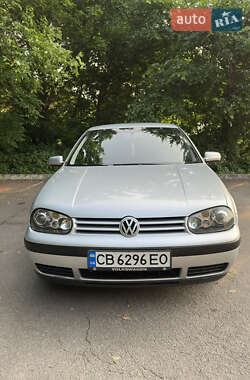 Хэтчбек Volkswagen Golf 2003 в 