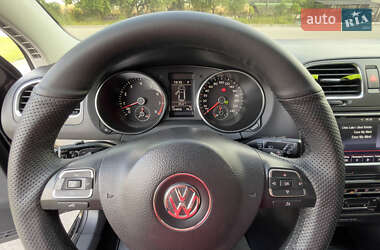 Хэтчбек Volkswagen Golf 2009 в 