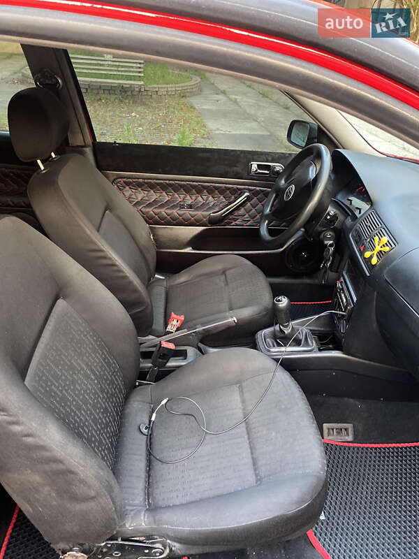 Хетчбек Volkswagen Golf 2001 в Бузовій