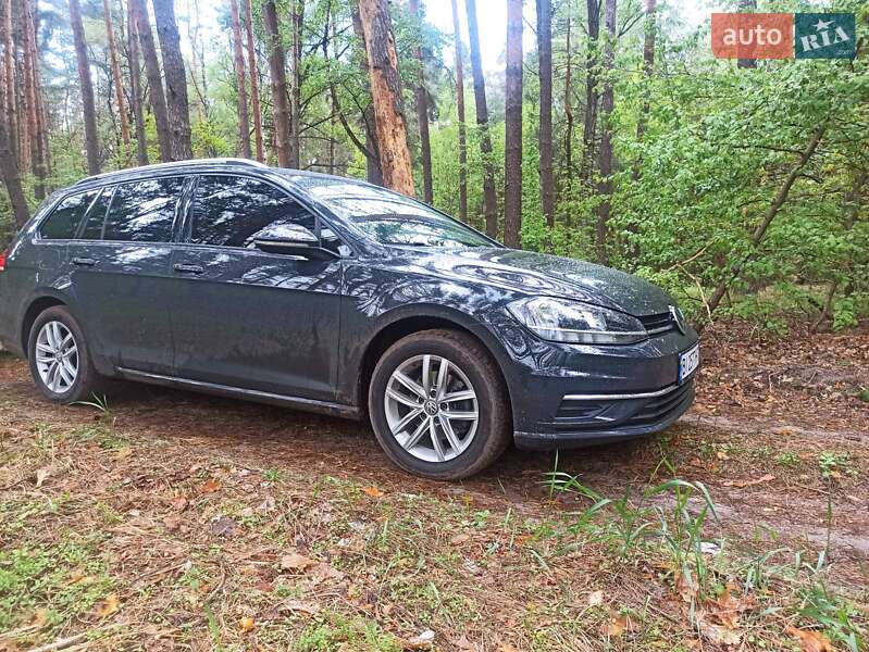 Универсал Volkswagen Golf 2018 в Гадяче