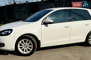 Хэтчбек Volkswagen Golf 2011 в 