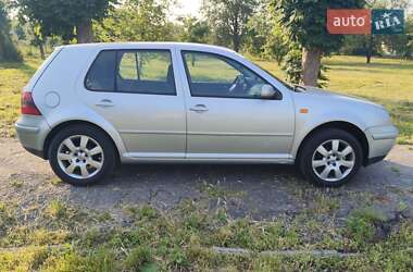 Хетчбек Volkswagen Golf 2001 в 