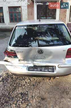 Хетчбек Volkswagen Golf 2001 в 
